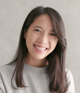 happy woman laugh 5FTJ2V4